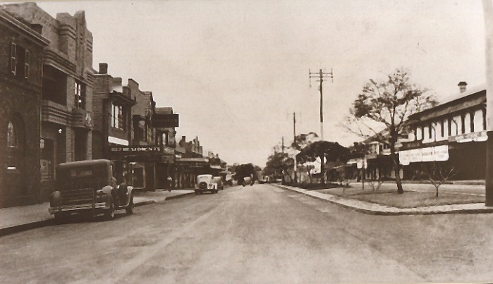 Camden's Argyle St (Hume Highway) in 1938 with Rural Bank on left looking east (Camden Images)